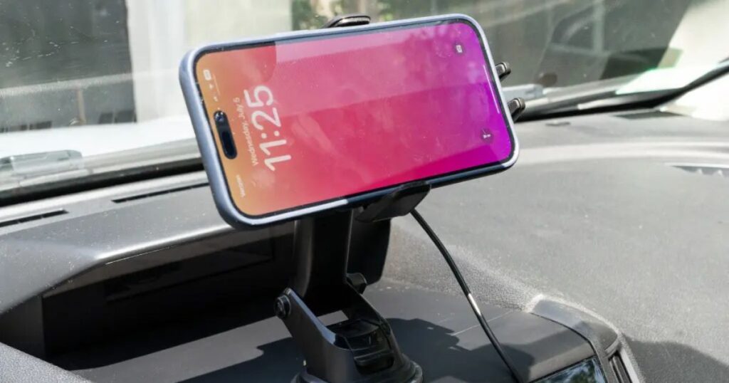 What to choose in a car phone mount.