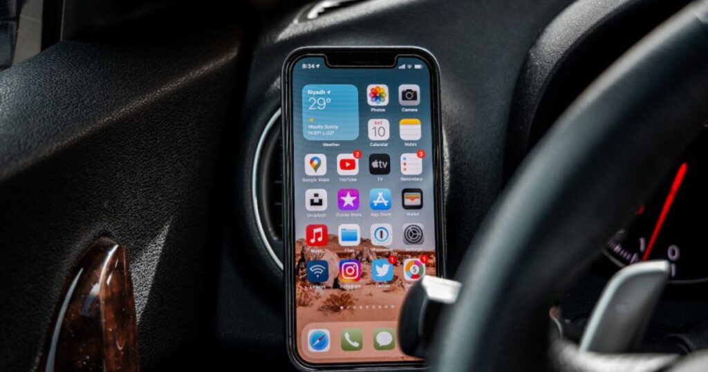 Benefits of Using the Best Car Phone Holder